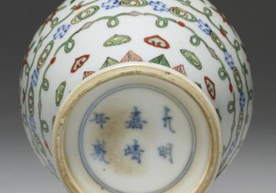 图片[2]-Vase with flowers in wucai colors and underglaze blue, Ming dynasty, Jiajing reign (1522-1566)-China Archive